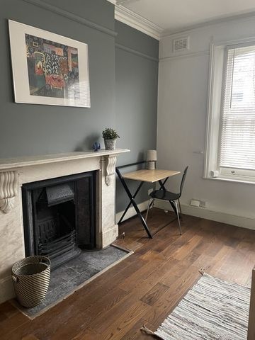 1 Bed Flat, London, W3 - Photo 2