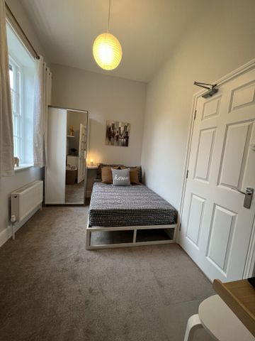 BEDROOM 6 – SMALL DOUBLE ENSUITE - Photo 4
