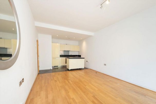 1 bedroom flat to rent - Photo 1