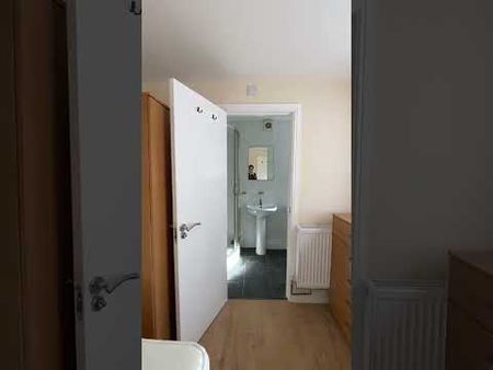 5 Bed Semi-Detached House, Highcrown Street, SO17 - Photo 4