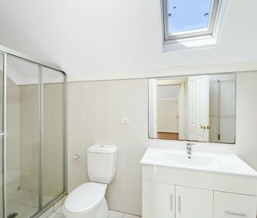 Beautiful 3 Bedroom Townhouse! - Photo 5