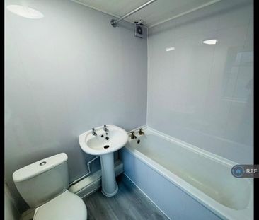 2 bedroom end of terrace house to rent - Photo 5