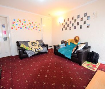 2 bedroom House in Manor Avenue, Leeds - Photo 2