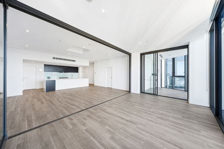 Luxury Three-Bedroom Penthouse with Private Rooftop and Panoramic Water Views - Photo 5
