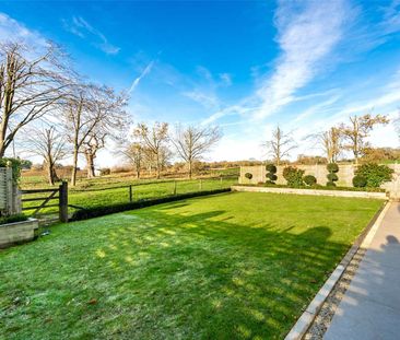 An exceptional modern family home in an exclusive semi-rural develo... - Photo 6