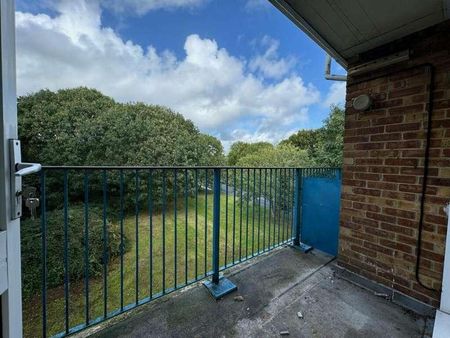 Longfield Avenue, Fareham, PO14 - Photo 4