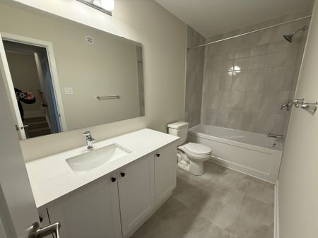 For Lease - 300 Mishi Private, Manor Park - Cardinal Glen and Area, Ontario - Photo 5