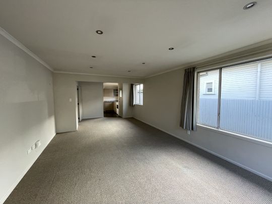 400 Southampton Street West, Hastings Central - Photo 1