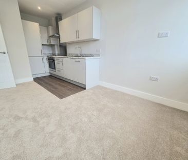 Spring Hall Lane, Halifax - Photo 3