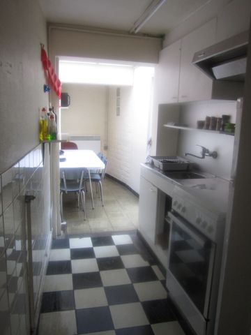 kamer 6 -gezellige Duplex kamer - AVAILABLE ONLY FOR ERASMUS STUDENTS 1st SEMESTER SEPT26-JAN27 - Krevelstraat 67 - Photo 2