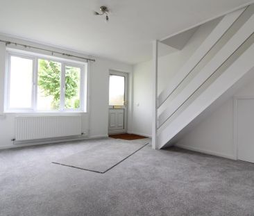 2 bedroom end of terrace house to rent - Photo 2