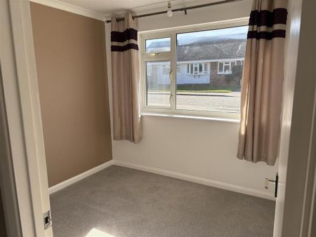 3 bedroom bungalow to rent - Photo 2