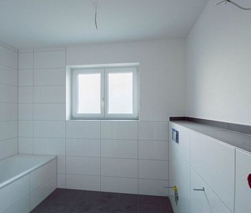 Neubau Erstbezug | Exkl. 3-Zimmerwohnung | Großer Balkon | EBK | FBH | gefragte Lage - Photo 3