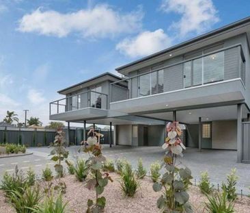 Modern 2-Bedroom Townhouse - Photo 3