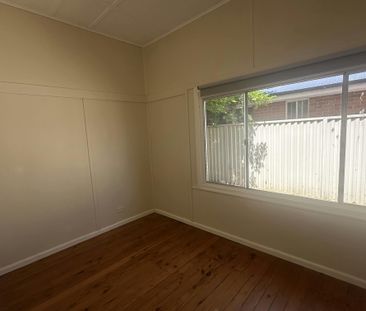 Cozy 3-Bedroom Home in Central Bathurst - Photo 6