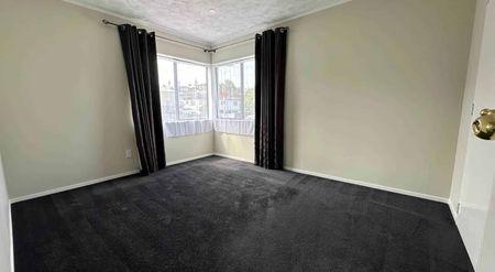 Prime location - Prime living! - Photo 4