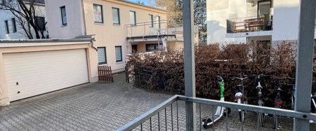 Praktische 1-Raum-Wohnung mit Balkon im Altbau in Dresden-Cotta! - Photo 1