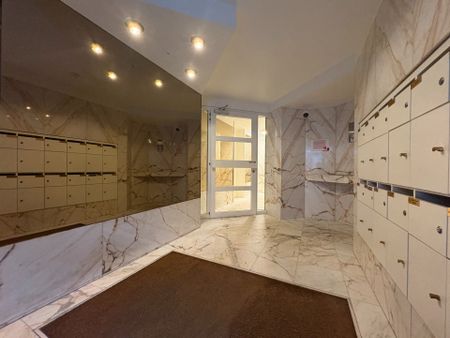 Appartement te huur in Kortrijk - Photo 2