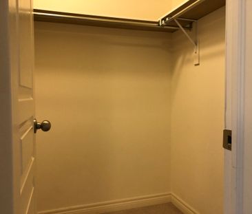 For Lease - 4 Cedarland Road, Brampton, Ontario - Photo 5