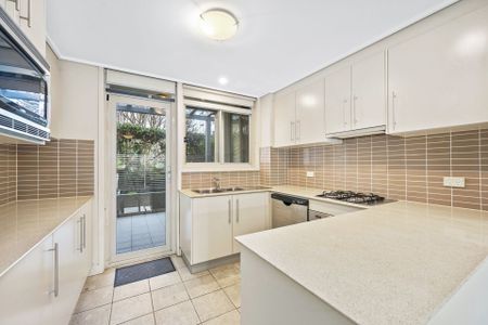 Bright & Spacious | Courtyard - Photo 4