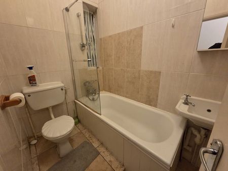 1 Bed Flat, Salcott Road, SW11 - Photo 4