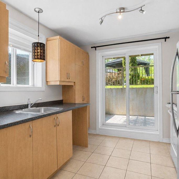 🏡 4 ½ TOUT MEUBLÉ À LOUER — CHOMEDEY, LAVAL 📍 Chomedey, Laval - Photo 1