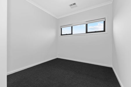 Stylish Family Living with Hills Views in Windsor Gardens - Photo 3