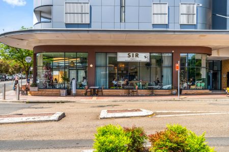 Jade Gardens: Heavenly Top Floor Chic Apartment With Light, Tree Top Views, Skylight, High Ceilings, Lift Access, Walk to Bayside, Train, Bus & Cafes - Photo 4