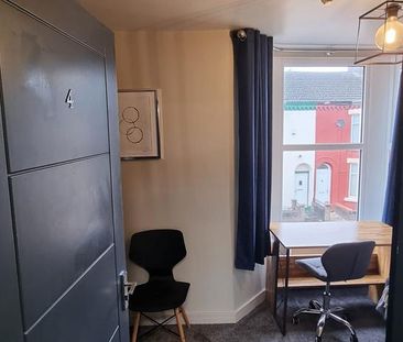 1 bedroom in a house share to rent - Photo 2