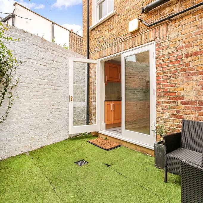 4 bedroom semi-detached house to rent - Photo 1