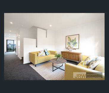 Stunning Three Bedroom Townhouse - Photo 1