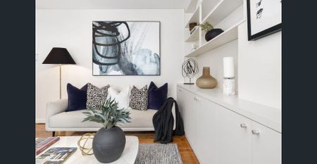 Stylish One-Bedroom Apartment in a Prime Elizabeth Bay Location - Photo 3