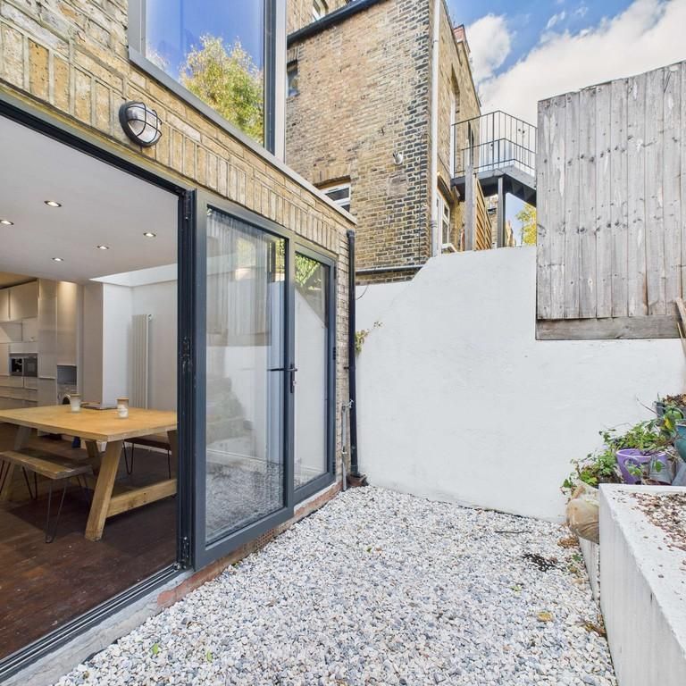 2 bedroom ground floor flat to rent - Photo 1