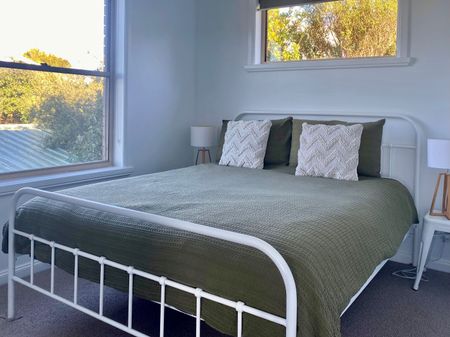 Fully Furnished in Beautiful Bridport - Photo 4