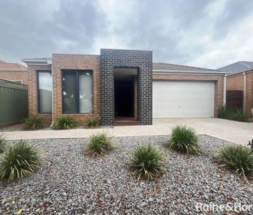 18 Gardenia Way, Caroline Springs, VIC 3023 - Photo 6