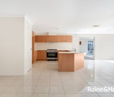 4 Bedroom House in Cranbourne East! - Photo 6