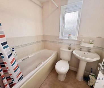3 bedroom semi-detached house to rent - Photo 3