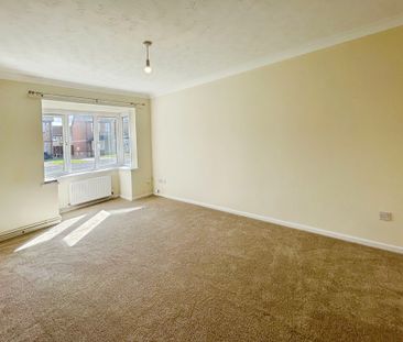 3 bedroom Semi-Detached House to let - Photo 6