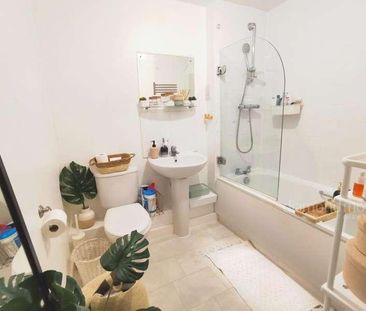 Ebbett Court, Victoria Road, London, W3 - Photo 4