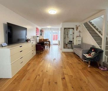 Woking, GU21 - Photo 1