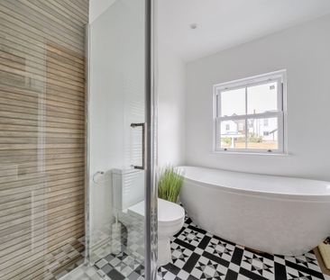 3 bedroom semi-detached house to rent - Photo 4