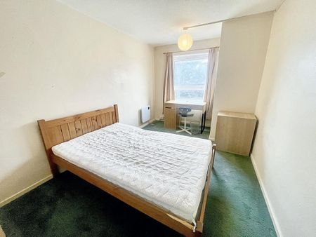 3 bedroom flat to rent - Photo 3