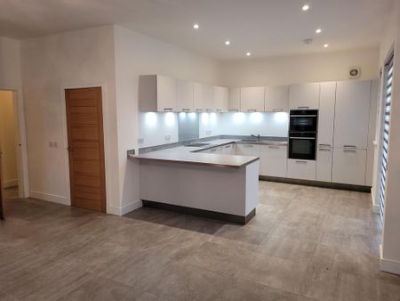 3 bedroom flat to rent - Photo 3