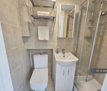4 bedroom semi-detached house to rent - Photo 2