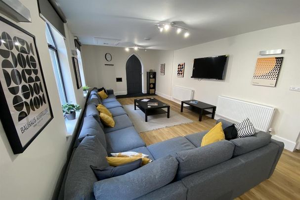 1 bedroom in a house share to rent - Photo 1