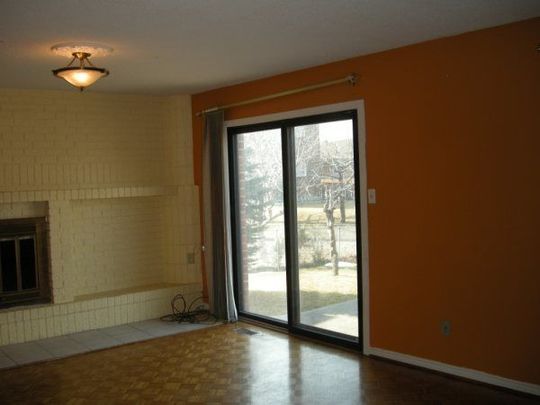 For Lease - 7463 Sigsbee Drive Unit# Side unit, Mississauga, Ontario - Photo 1