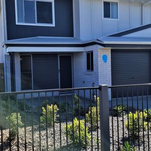 NEAR NEW 3 BEDROOM TOWNHOUSE WITH EXTRA STREET PARKING AVAILABLE NOW INSPECTIONS BY APPOINTMENT - Photo 2