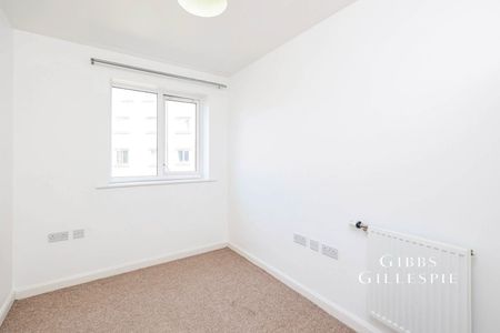 Spa House, 48 Varcoe Gardens, Hayes, UB3 2FH - Photo 4