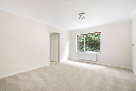 A five bedroom detached property situated within the town of Wendover and includes a one bedroom annexe. - Photo 5