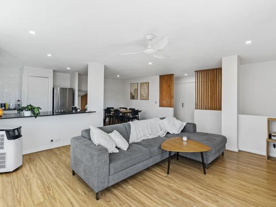 Stylish Beachside Apartment - Photo 1